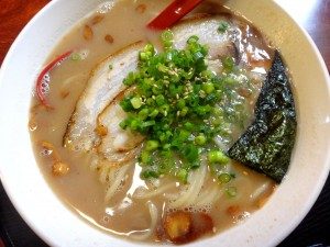 点法輪 豚骨らーめん(にんにくチップをプラス可)570円