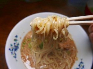 うな川 ラーメン麺拡大