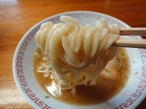 風来山人 来々軒 ラーメン 麺拡大