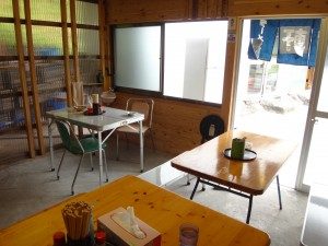 風来山人 来々軒 店内