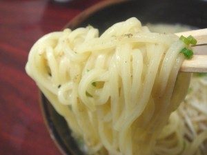 中華料理 山海楼 ラーメン(とんこつ味)麺拡大