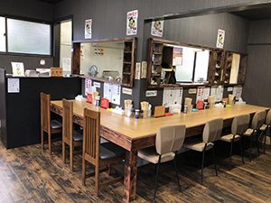 三男坊 長谷店 店内