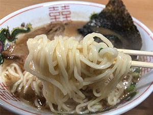 三男坊 長谷店 ラーメン 600円 麺拡大