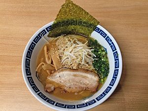 三男坊 長谷店 特製しょうゆラーメン 700円